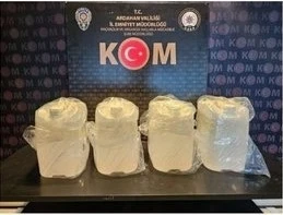 Kargo kutusunda 20 litre kaçak etil alkol ele geçirildi
