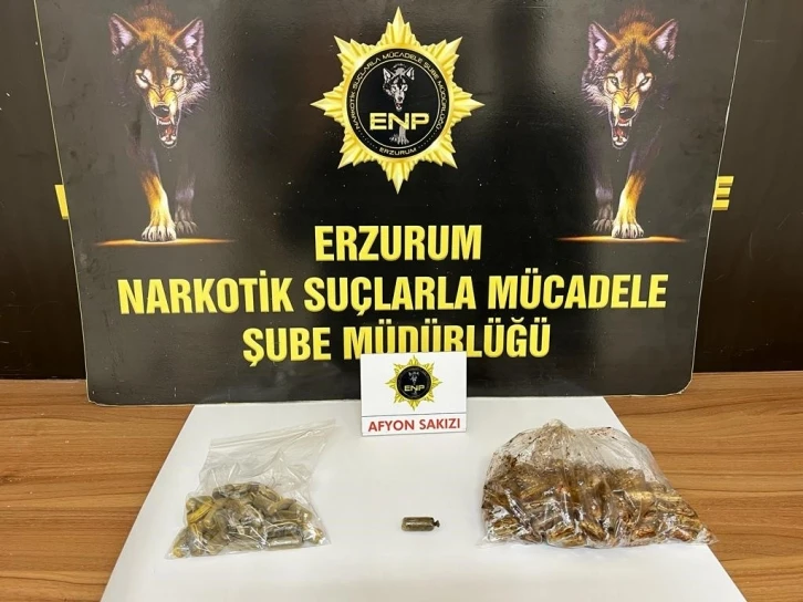 Karnından 1 kilo 134 gram afyon sakızı çıktı