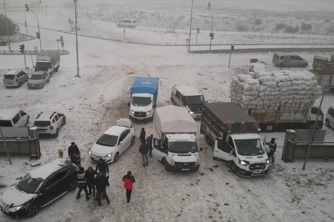 Kars Hayvan Pazarı’nda polis 16 ayrı noktada denetim yaptı
