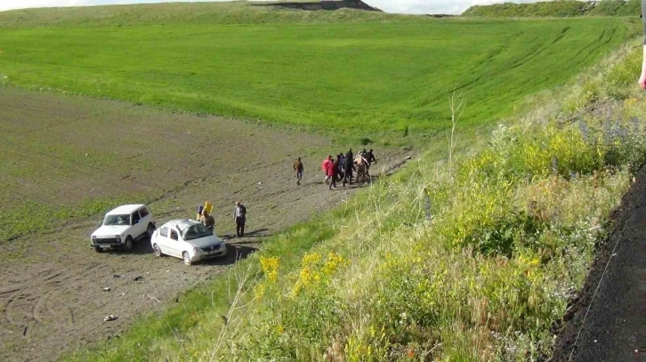 Kars’ta otomobil şarampole uçtu: 2 yaralı
