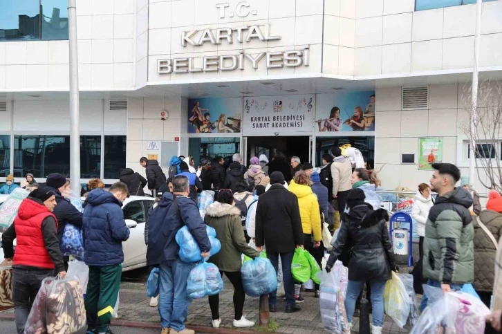 Kartal Belediyesi deprem bölgesi için yardım seferberliği başlattı
