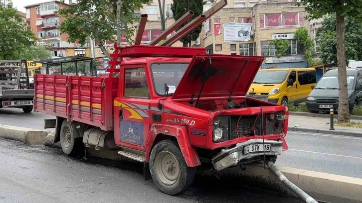 Kartal’da freni patlayan kamyonet 2 araca çarptı: 1 yaralı
