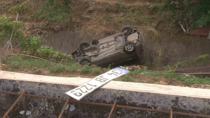 Kartal’da kontrolden çıkan otomobil su kanalına uçtu: 1 yaralı
