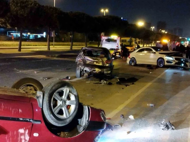 Kartal sahil yolunda 4 araçlı zincirleme trafik kazası: 5 yaralı
