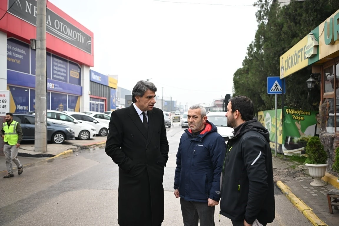 Kartepe’de iki caddeye 755 ton asfalt yama yapıldı
