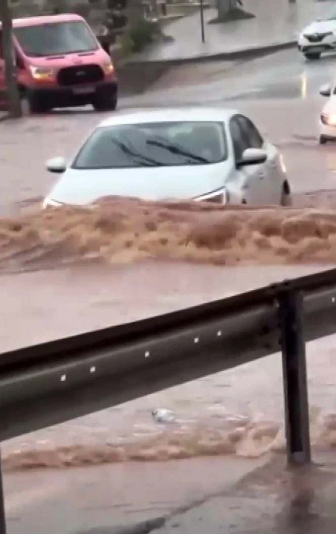 Kaş’ta sel meydana geldi
