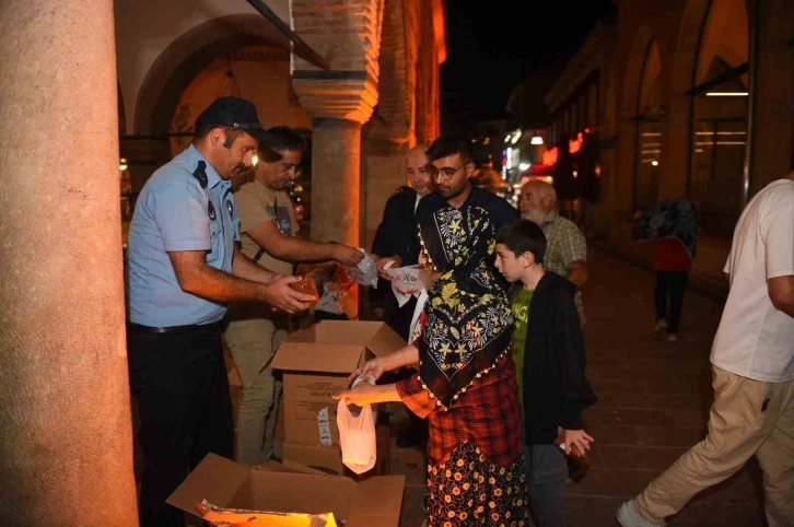 Kastamonu Belediyesi’nden vatandaşlara ‘kandil simidi’ ikramı
