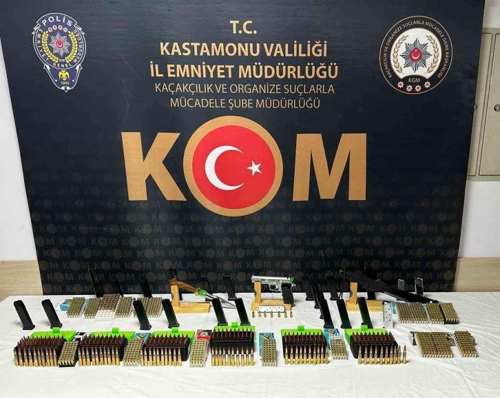 Kastamonu’da 16 adrese operasyon: 12 gözaltı
