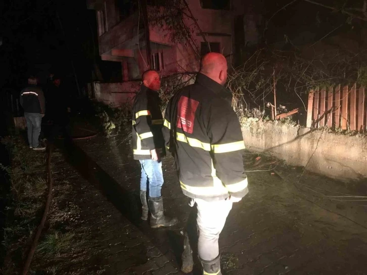 Kastamonu’da çıkan yangında 2 ev kullanılamaz hale geldi
