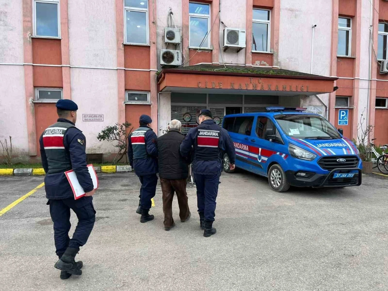 Kastamonu’da ‘çocuğa cinsel istismar’ suçundan aranan şahıs yakalandı
