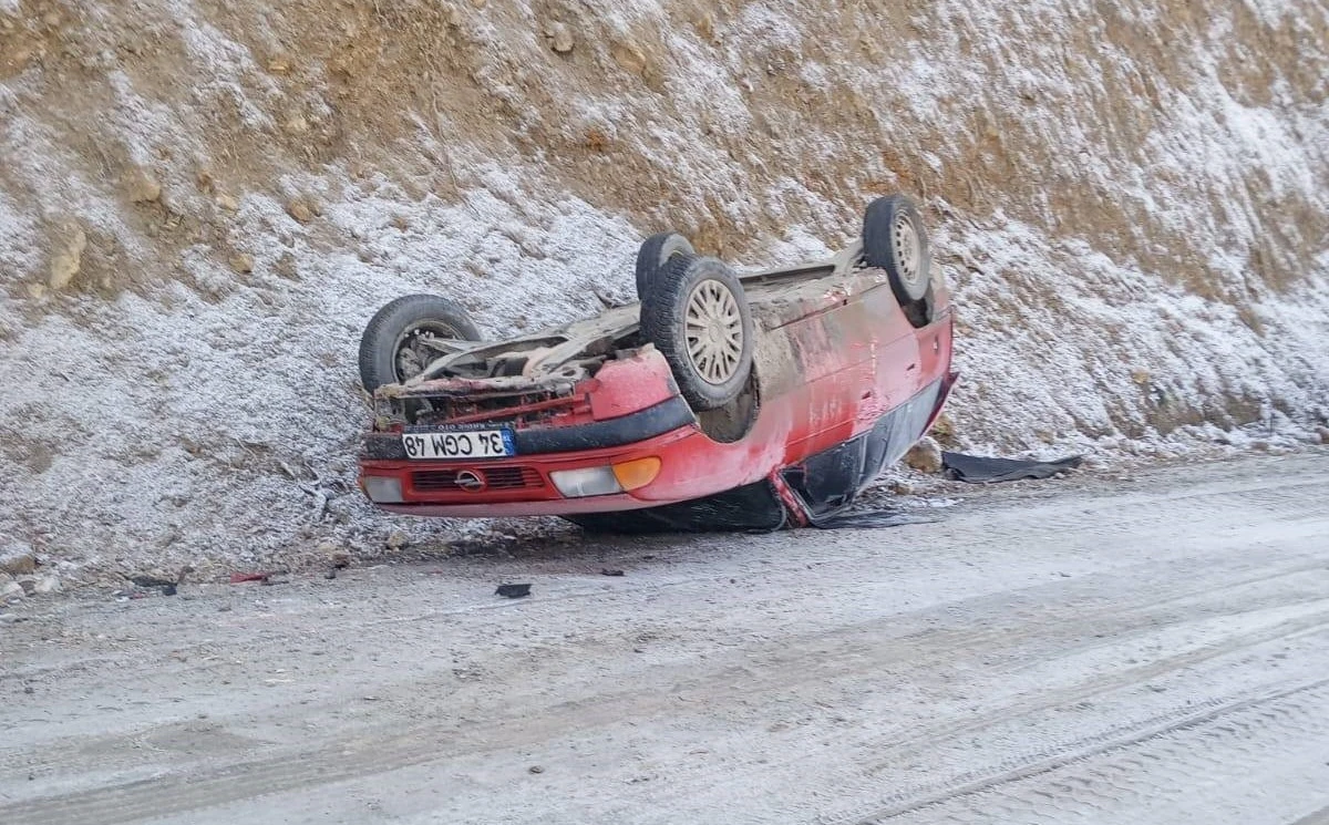 Kastamonu’da gizli buzlanma kazaları beraberinde getirdi: 2 yaralı