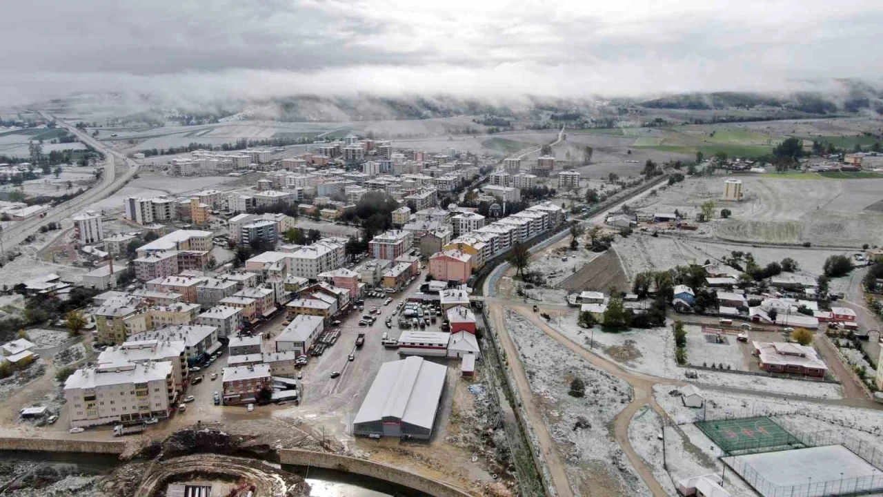 Kastamonu’da kar yağışı etkili oluyor: Kar kalınlığı 15 santimetreye ulaştı
