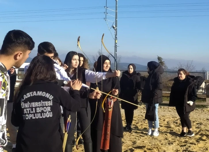 Kastamonu’da “Orta Çağ’daki Türk milli kimliği ve unsurları” konuşuldu
