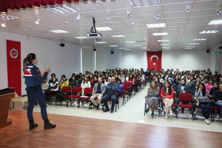 Kastamonu’da üniversite öğrencilerine ve akademisyenlere jandarma eğitim verdi
