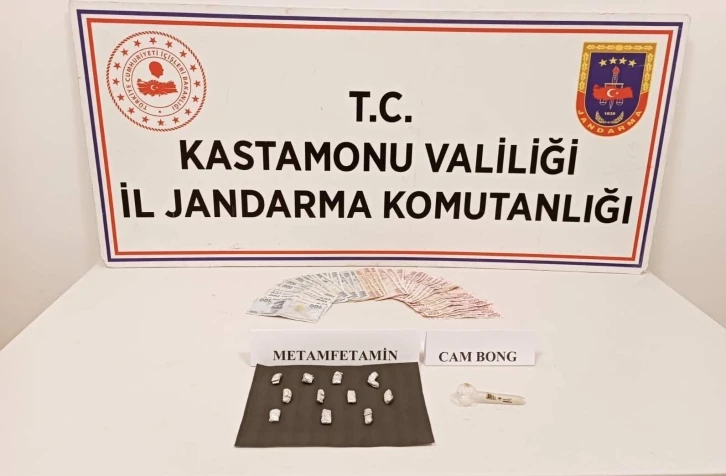 Kastamonu’ya getirdiği uyuşturucu maddeyi piyasaya sürmek isteyen şahıs gözaltına alındı
