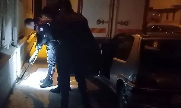 Kavga ihbarına giden polis ekipleri ruhsatsız tüfek ele geçirdi
