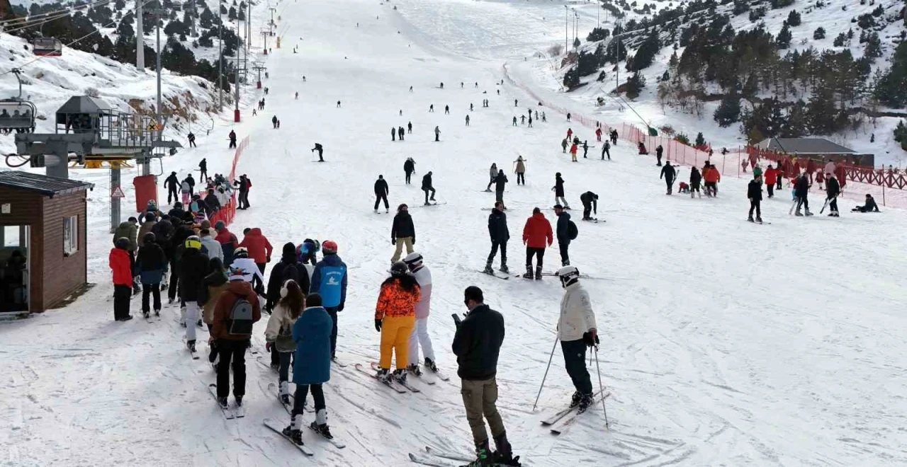 Kayak merkezleri içerisine en çok kar Palandöken ve Ergan Dağı Kayak Merkezinde
