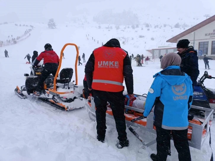 Kayak yaparken yaralananların yardımına UMKE ve jandarma yetişti