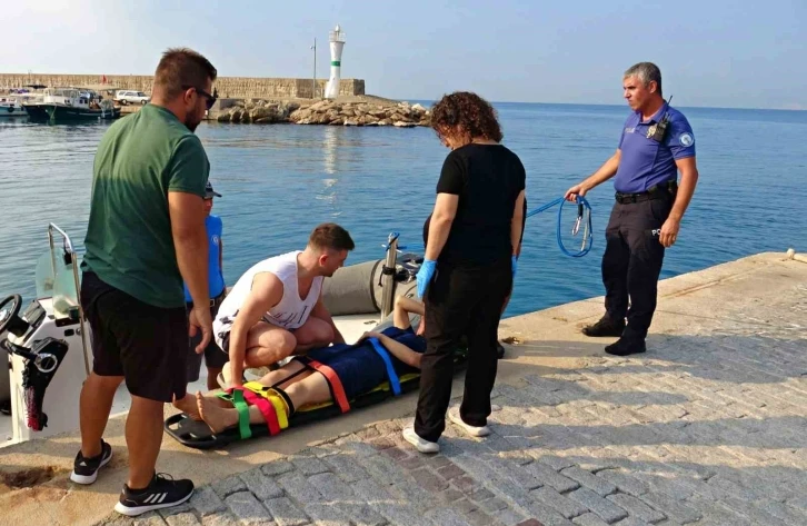 Kayalık alandan düşen kadını deniz polisi kurtardı
