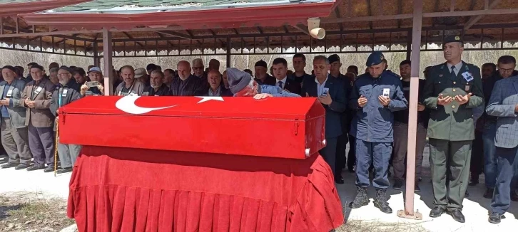 Kayınpederi ve kayınbiraderinin saldırısı sonucu ölen astsubay son yolculuğuna uğurlandı
