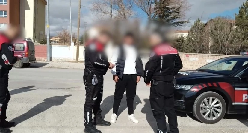 Kayseri’de kaçakçılara yönelik "huzur" operasyonu: 79 bin makaron ele geçirildi
