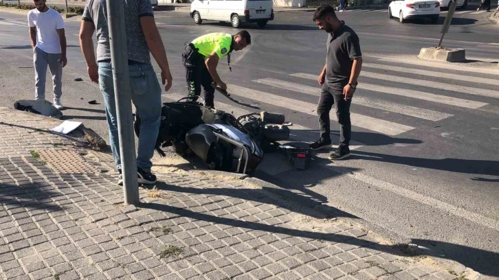 Kaza sonrası ikiye bölünen motosikletin sürücüsü ağır yaralandı
