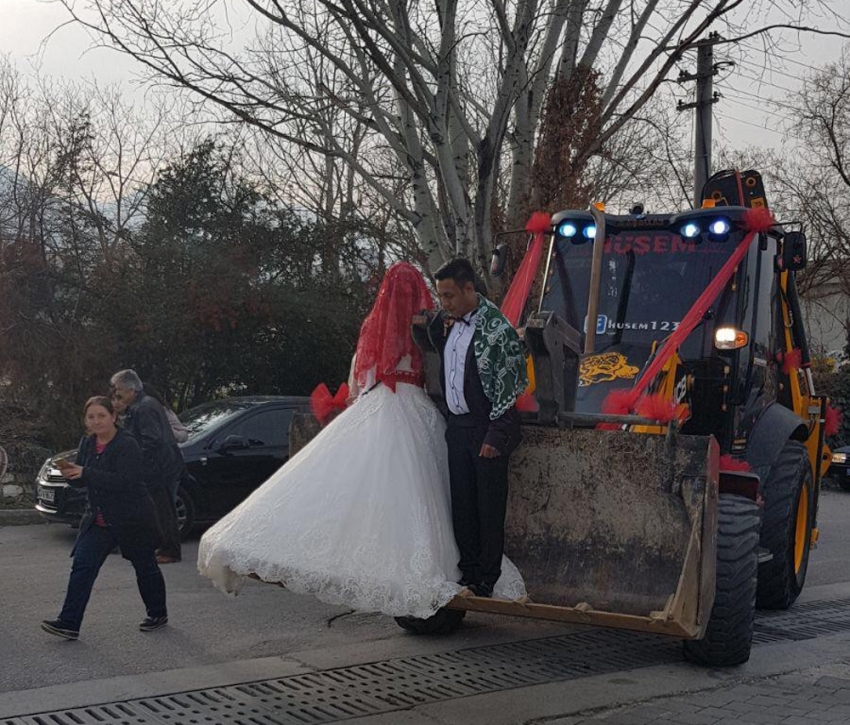 Kepçede gelin damat!