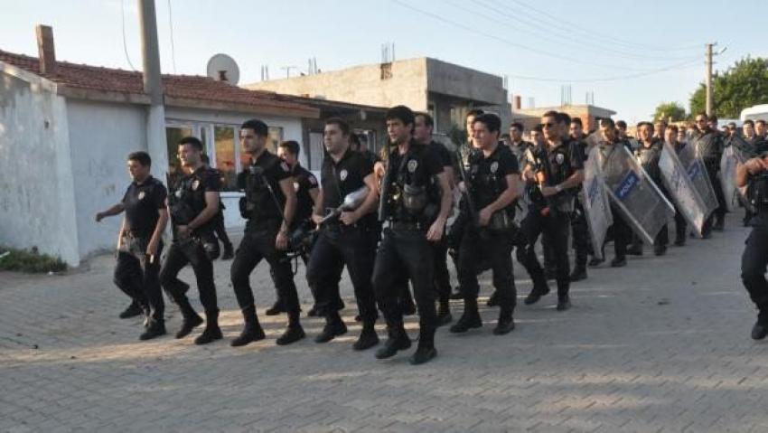 Polisin sloganlı yürüyüşüne soruşturma!