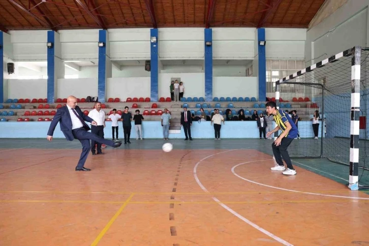 Keçiören Belediye Başkanı Altınok, mezun olduğu okulları ziyaret etti
