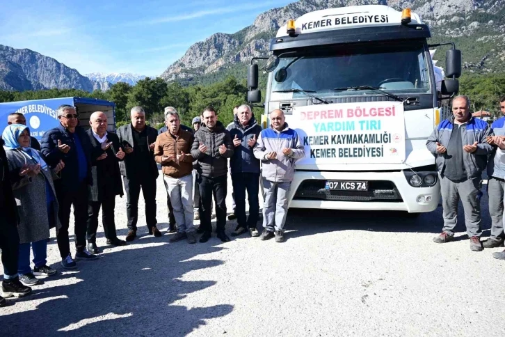 Kemer, deprem bölgesine 11.  yardım tırını uğurladı