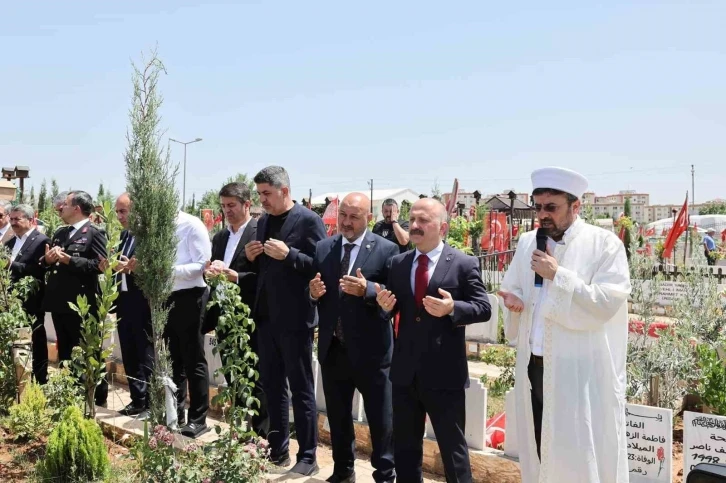 Kent protokolü şehitlik ziyaretinde bulundu
