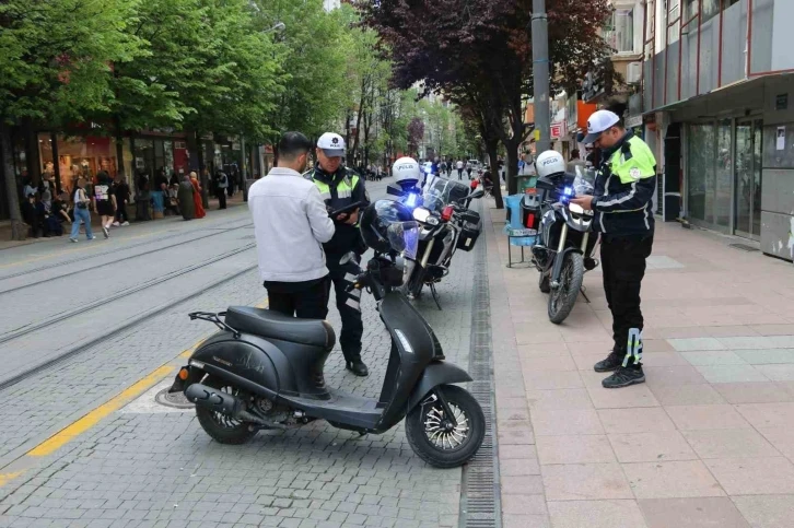 Kentin en işlek 2 bölgesinin trafiğe kapalı alanlarında denetim
