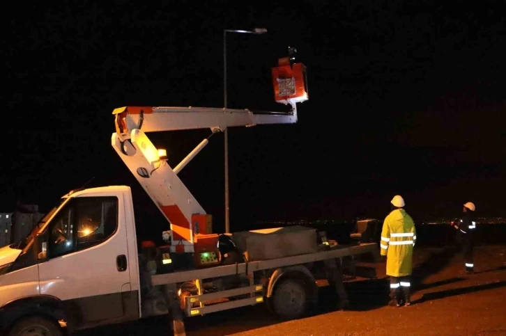 Kesintisiz enerji için dondurucu havada zorlu yılbaşı mesaisi
