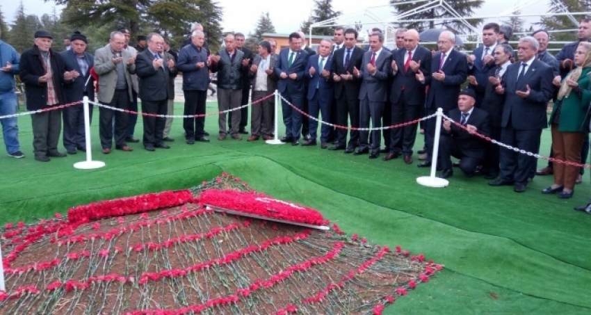 Kılıçdaroğlu Demirel'in mezarında