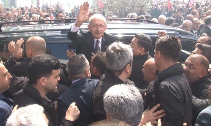 Kılıçdaroğlu’na İzmir’de miting gibi karşılama
