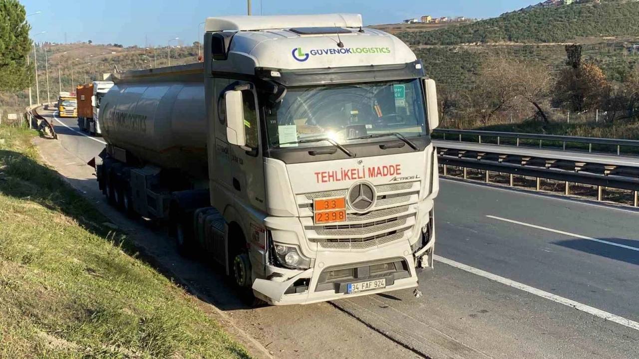 Kimyasal madde yüklü tanker kaza yaptı