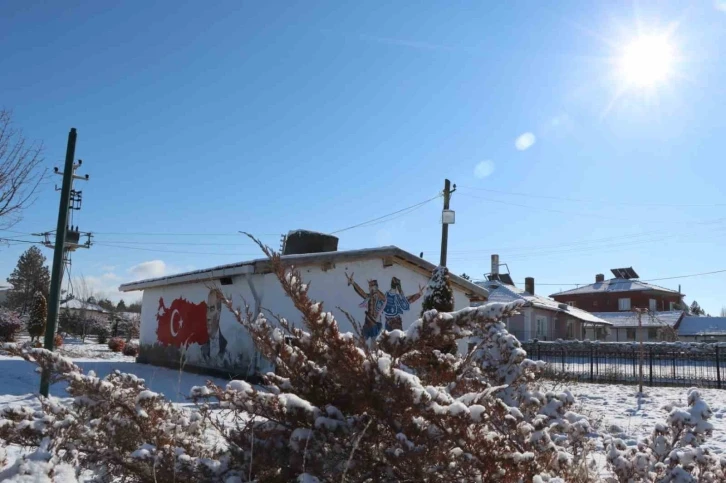 Kırka’ya yılın ilk karı güzelliği ile yağdı
