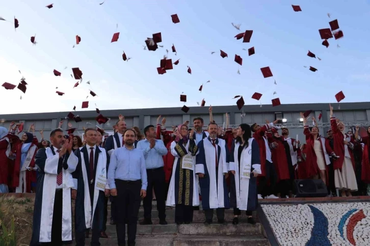 Kırkağaç MYO’da mezuniyet coşkusu
