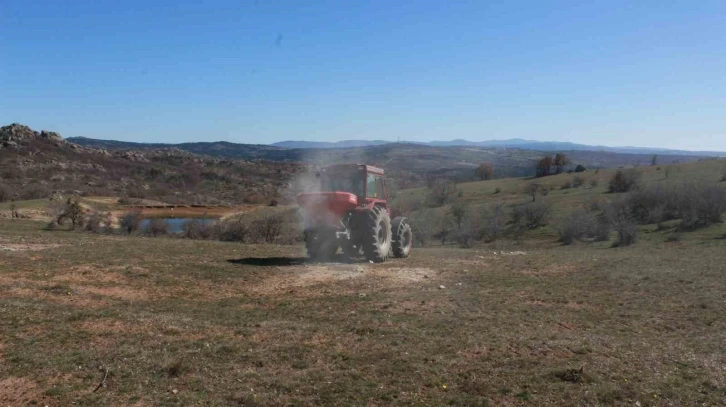 Kırklareli’de meralara gübre uygulaması yapıldı: 15 ton gübre atıldı
