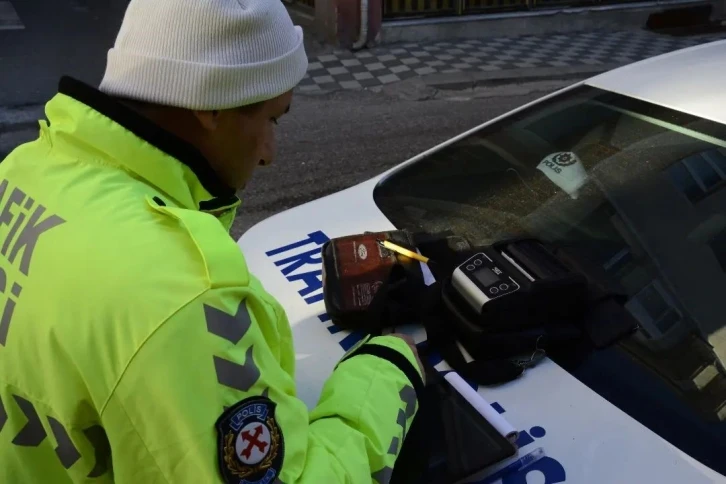 Kırklareli’de trafik denetimi: 4 araç trafikten men edildi
