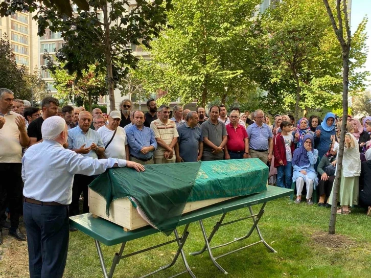 Kırklareli’ndeki selde hayatını kaybeden Raile Şimşek için Kartal’da cenaze namazı kılındı
