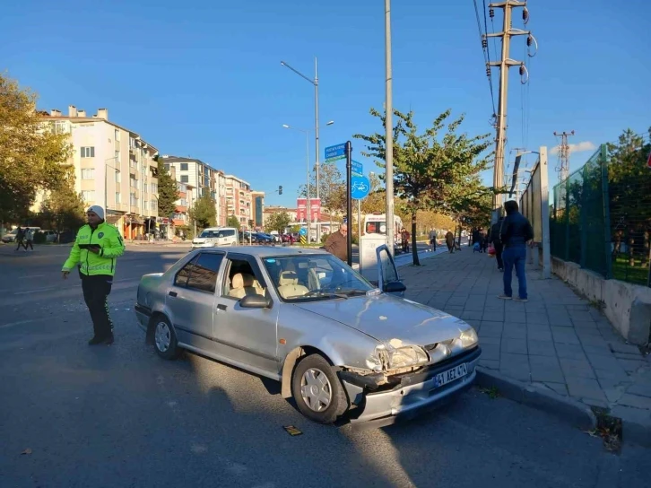 Kırmızı ışık ihlalinin kazayla sonuçlandığı anlar kamerada
