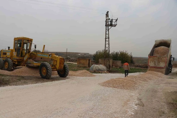 Kırsal mahallelerde üstyapı çalışması devam ediyor
