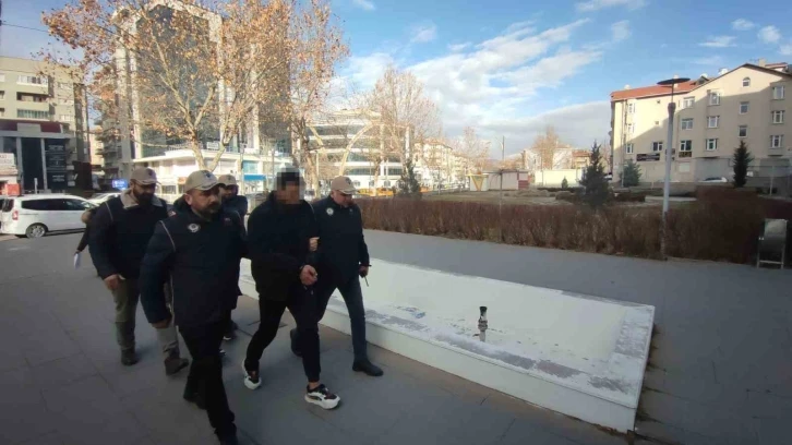 Kırşehir’de, DEAŞ’ın sözde askerlerine operasyon: 6 Gözaltı
