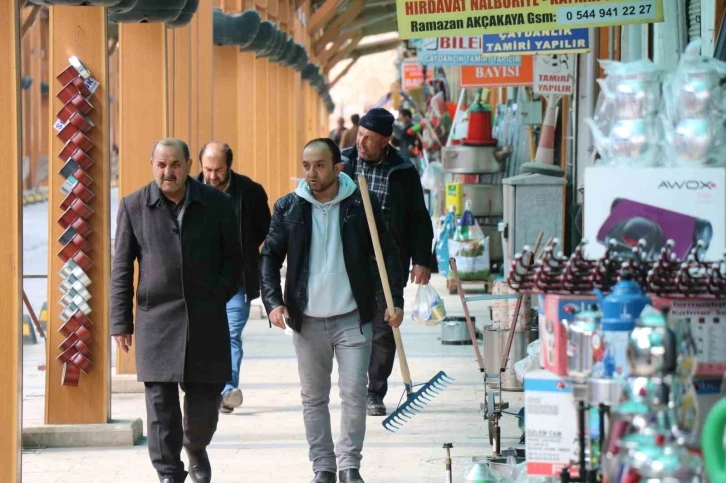 Kırşehir’in bilinen en eski çarşısında Ramazan yoğunluğu
