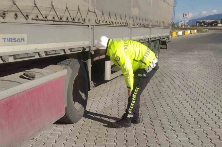 Kış lastiği uygulamasının başladığı Kastamonu’da ekiplerden denetim
