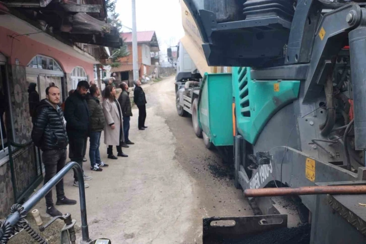 Kışında köylerde asfaltlama sürüyor
