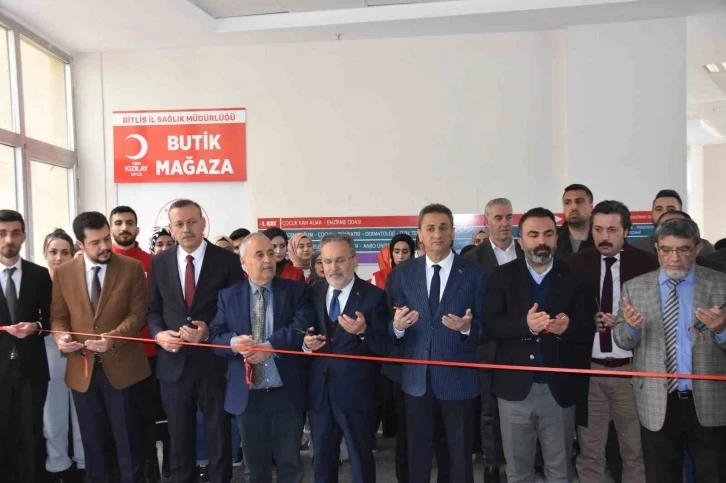 Kızılay’dan üniversite ve hastaneye konfeksiyon mağazası
