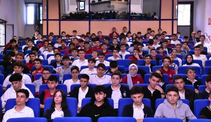 Kızılay, Denizli OSB Teknik Koleji öğrencilerine kan vermenin önemini anlattı
