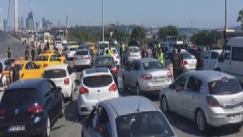 Köprüler iki yönde trafiğe açıldı